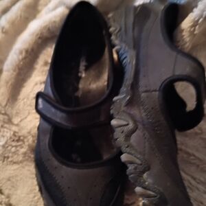 SKECHERS Women's Black Slip-on Size 7.5. Compulsions Crystal Cut